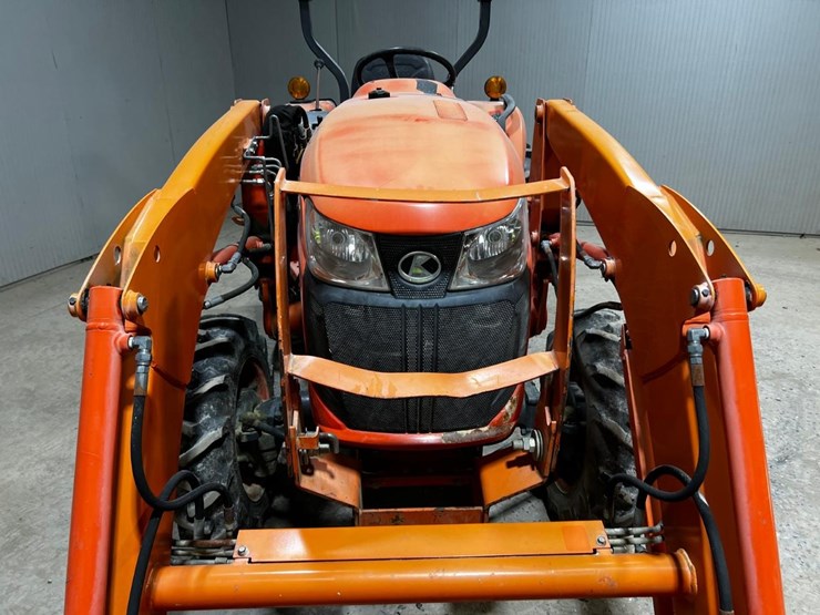 2014-kubota-l3901hst-image-11
