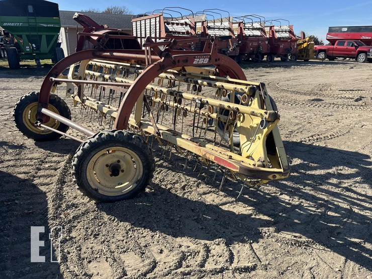 new-holland-258-image-8