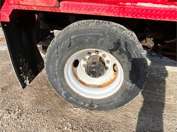 international-7400-image-10