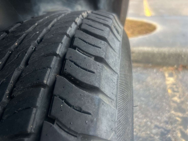 2004-chevrolet-tahoe-image-11