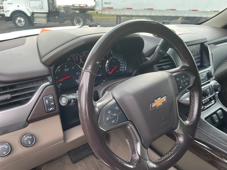 2019-chevrolet-suburban-image-37
