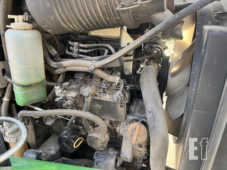 john-deere-2320-image-4