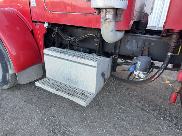 2004-peterbilt-357-image-54
