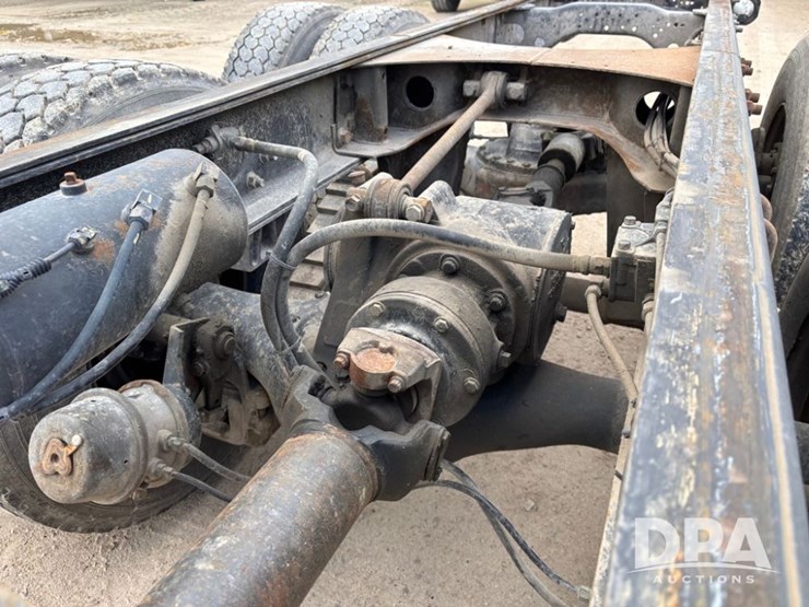 1985-mack-r686st-image-40