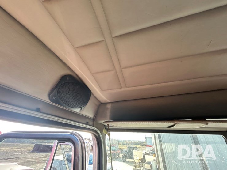 peterbilt-330-image-43