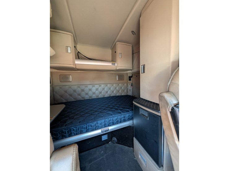 2017-kenworth-t680-image-25