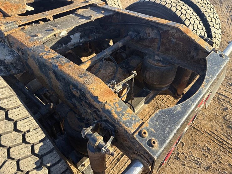 2008-peterbilt-388-image-44