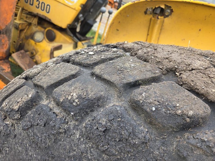 john-deere-300-image-51