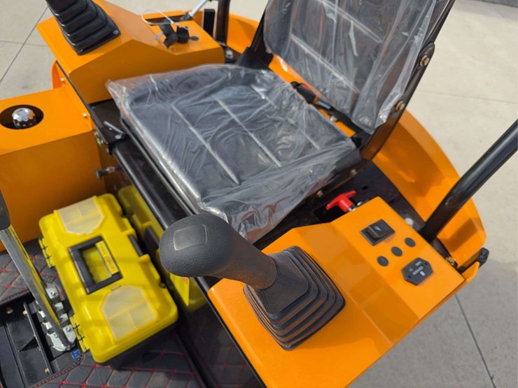 2025-miva-va15-mini-excavator-image-11