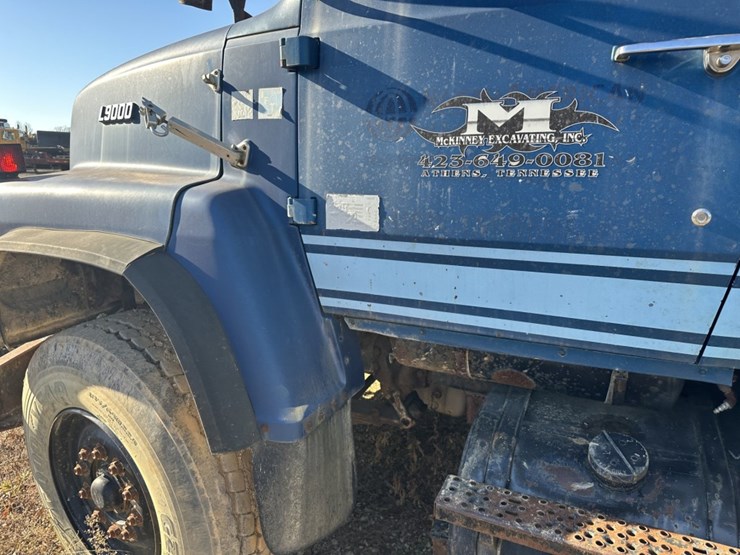 1990-ford-l9000-image-15