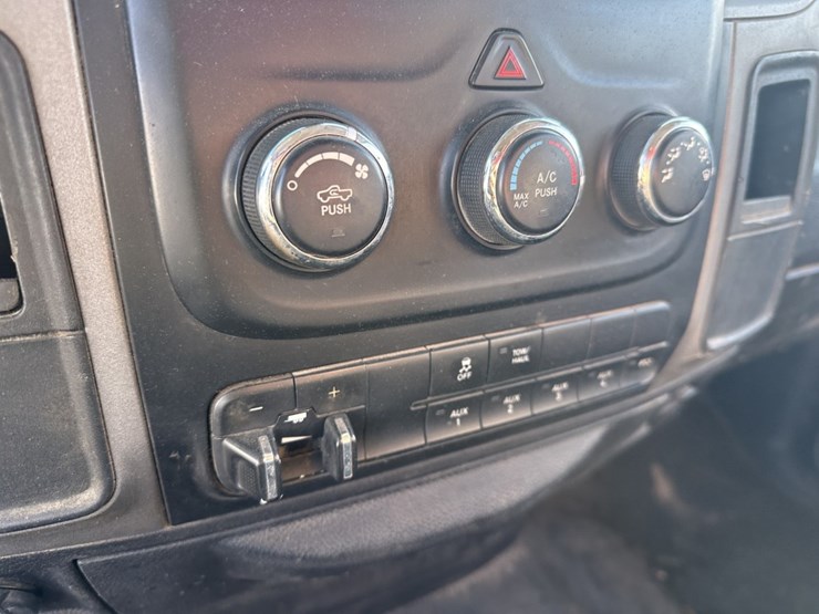 2015-dodge-ram-5500-image-31