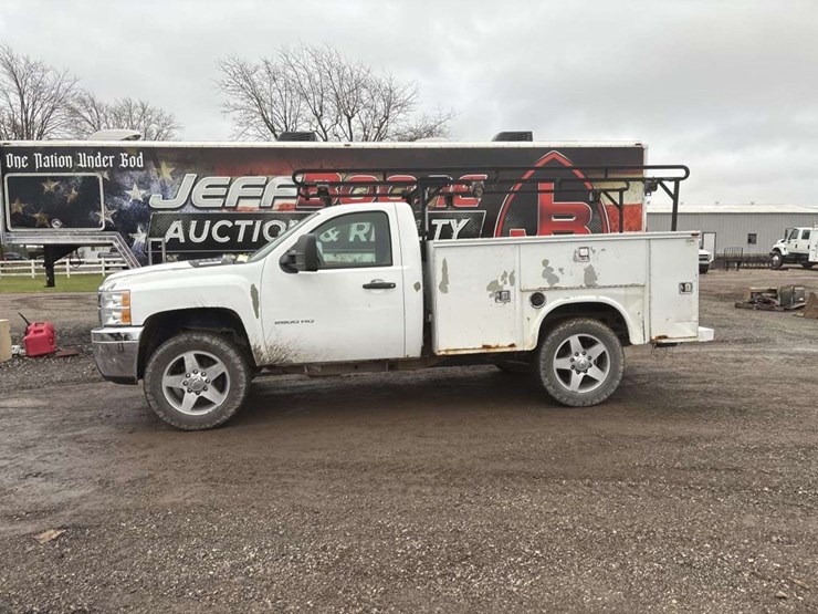 2012-chevrolet-silverado-2500-image-2