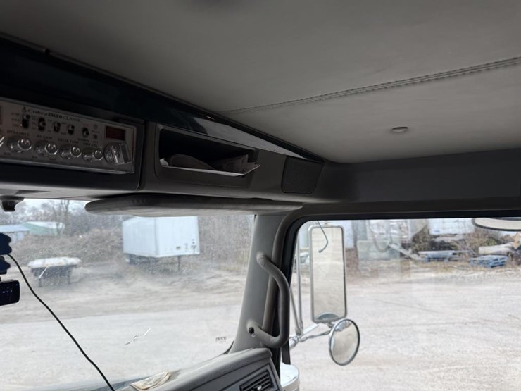 2014-kenworth-t800-image-45