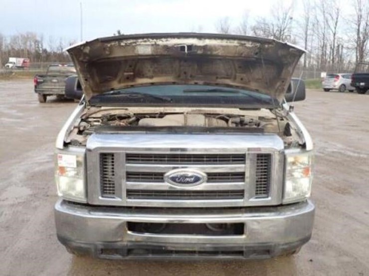 2010-ford-e350-xlt-image-12