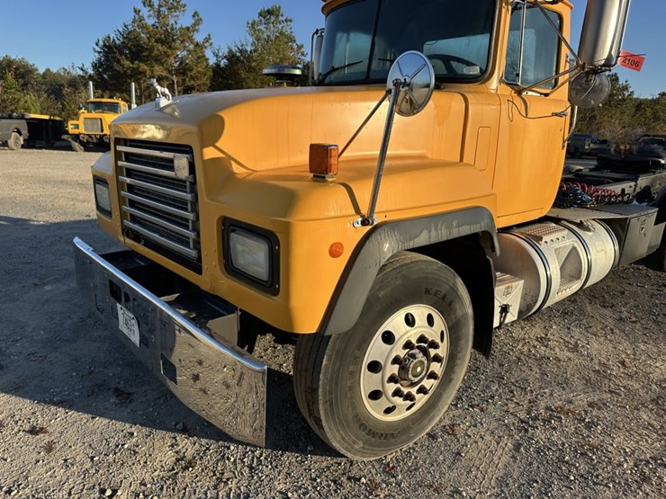 1996-mack-rd688s-image-9