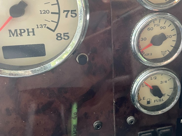 #210-•-2009-international-eagle-semi-tractor-(fall-creek,-wi)-(has-wi-title)-image-34