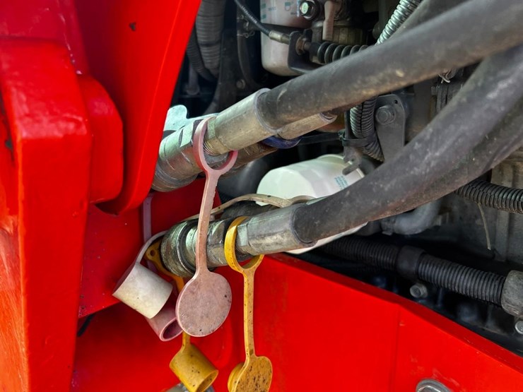 2010-kubota-m8540-image-16