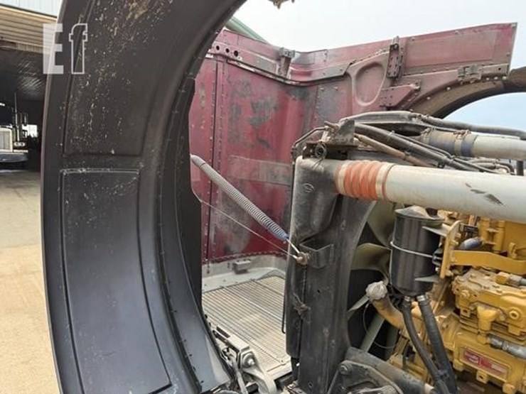 2002-peterbilt-379-image-90