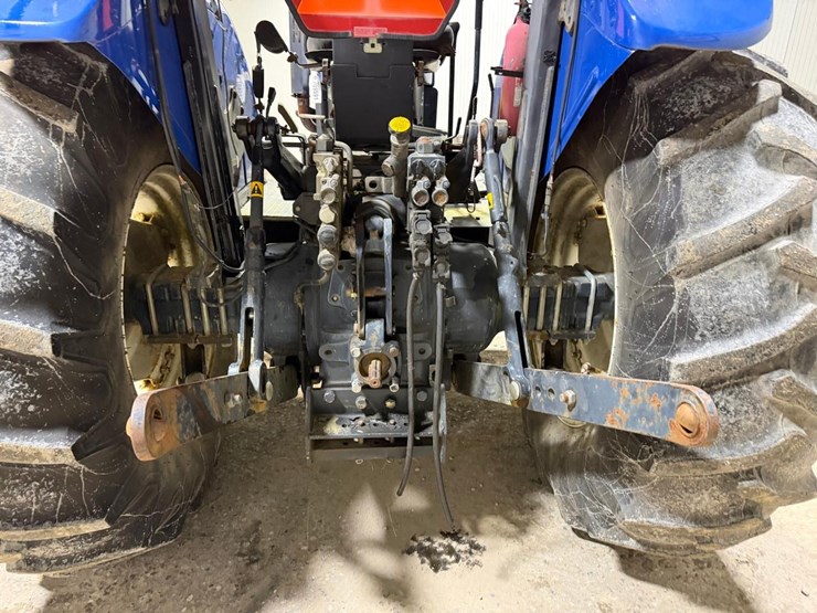 new-holland-tb110-image-11
