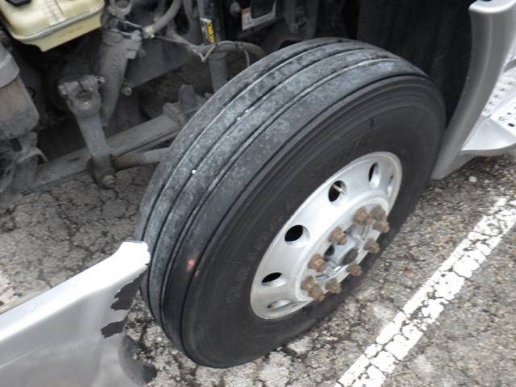 2019-freightliner-cascadia-125-image-32