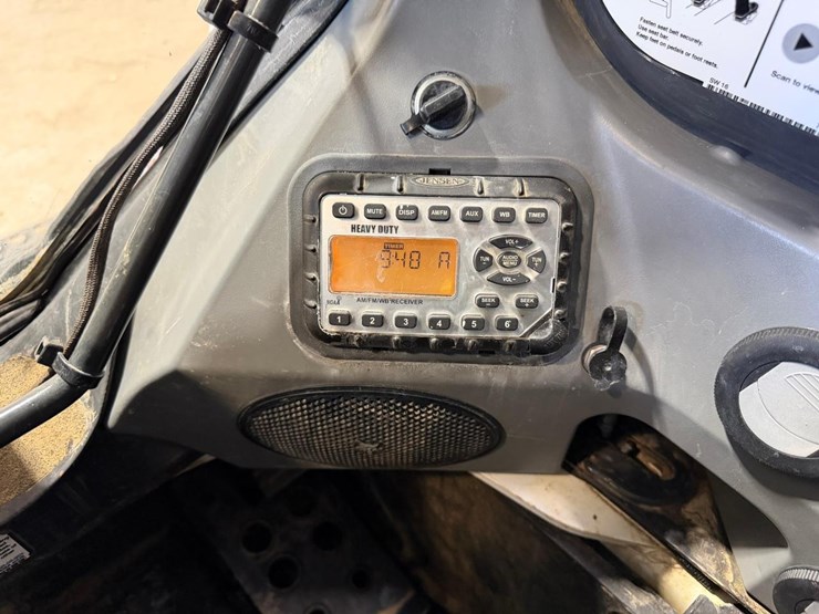 2022-bobcat-t740-image-30