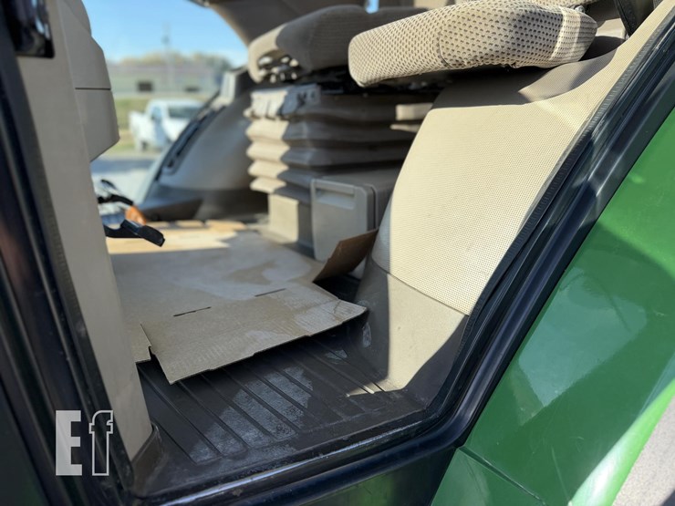 john-deere-8245r-image-31