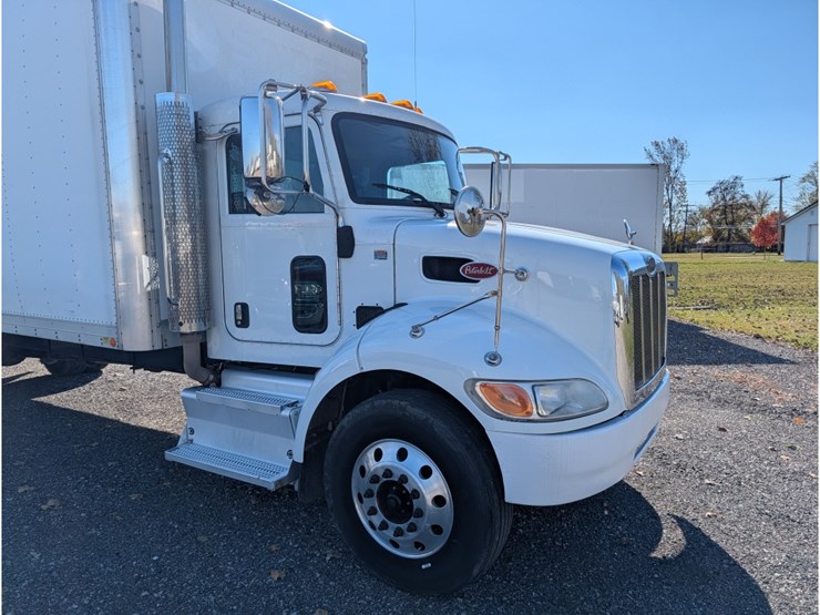 2017-peterbilt-337-image-4