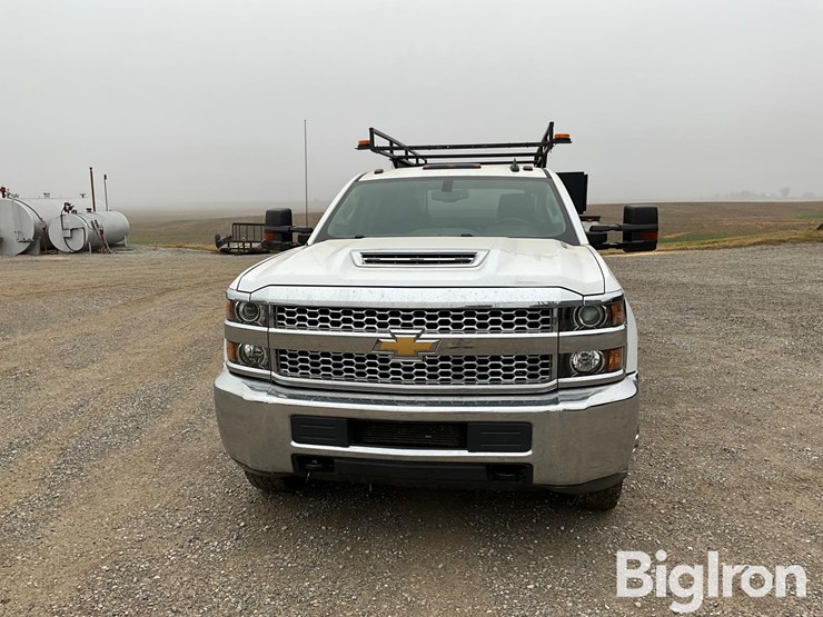 2019-chevrolet-silverado-3500-image-2