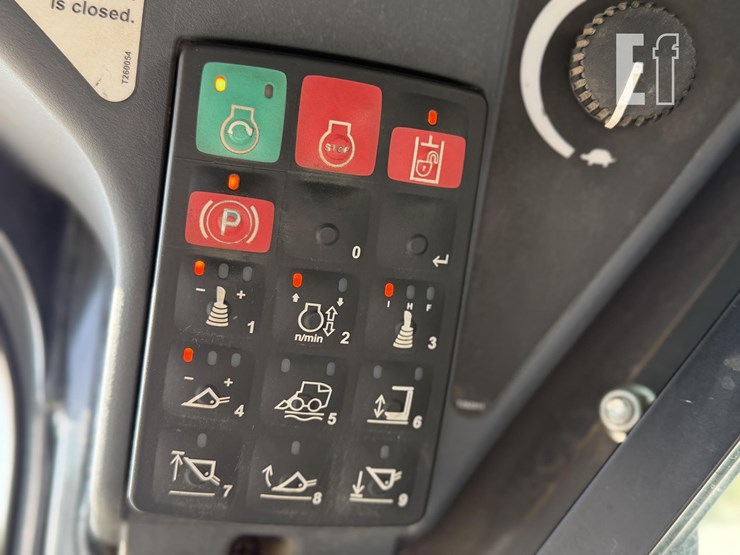 2017-deere-331g-image-35