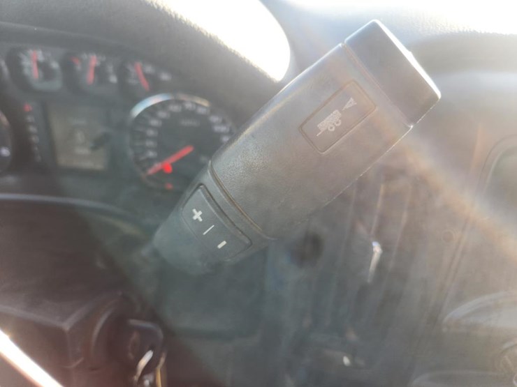 2017-chevrolet-2500-image-45