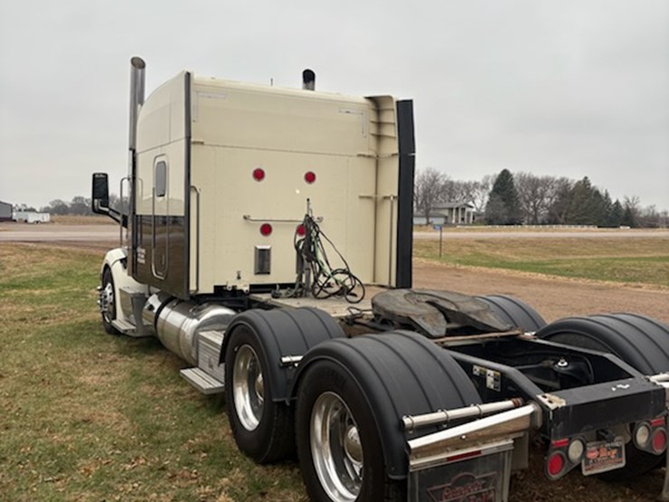 2016-peterbilt-579-image-4