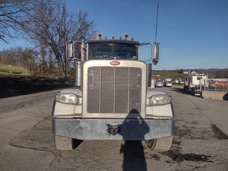peterbilt-389-image-2