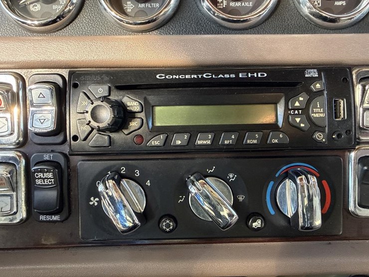 2012-peterbilt-389-image-77