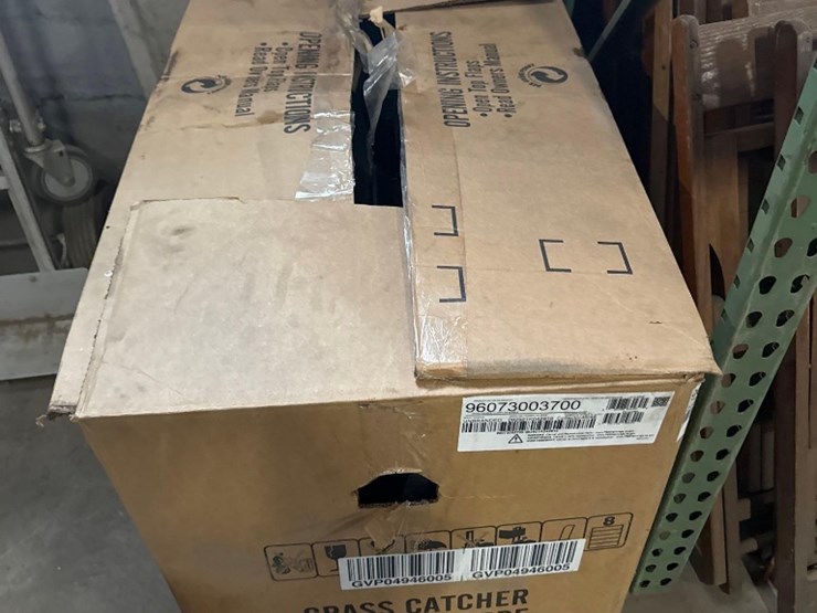 new-unmarked-universal-lawn/leaf-collector-set-image-2