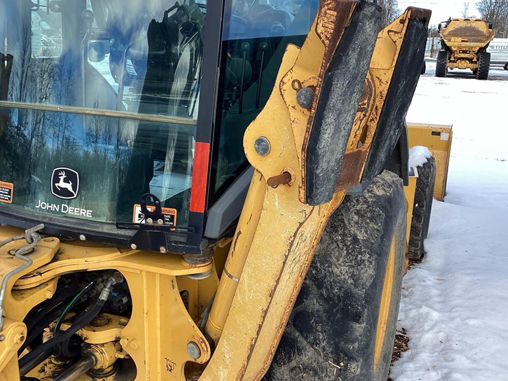 2020-john-deere-310-image-7