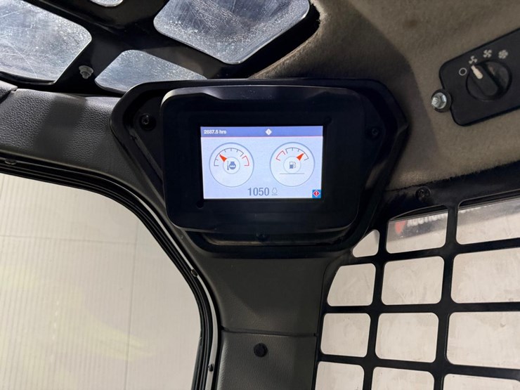 2022-bobcat-t76-image-24