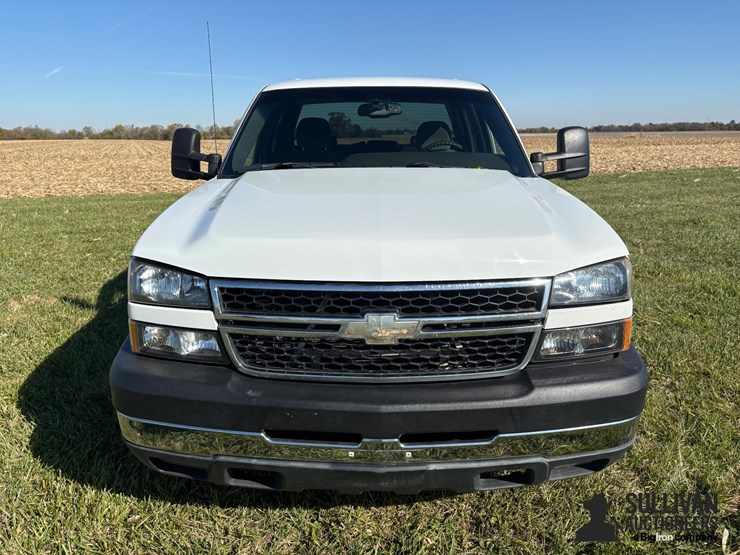 chevrolet-silverado-2500-image-2