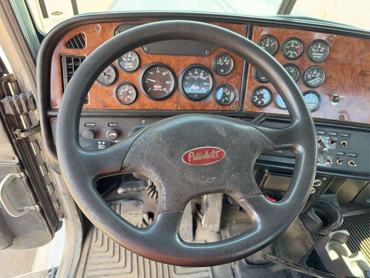 2003-peterbilt-379-image-47