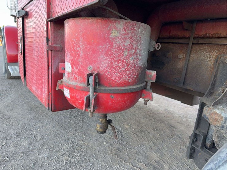 2004-peterbilt-357-image-35