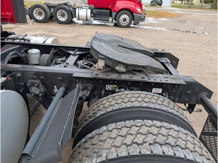 2019-kenworth-t680-image-10