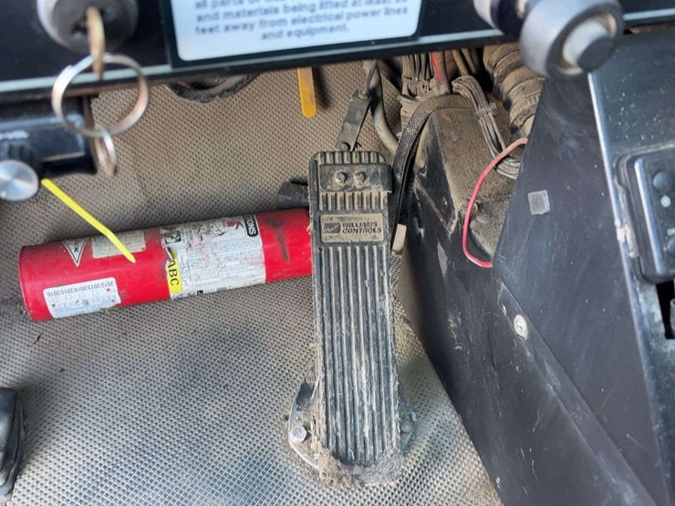 1993-grove-tms700b-image-68