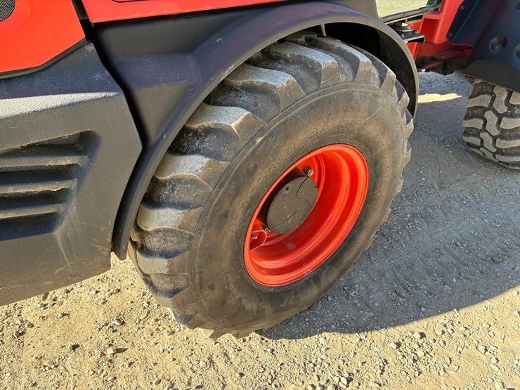 2022-kubota-r640-image-18