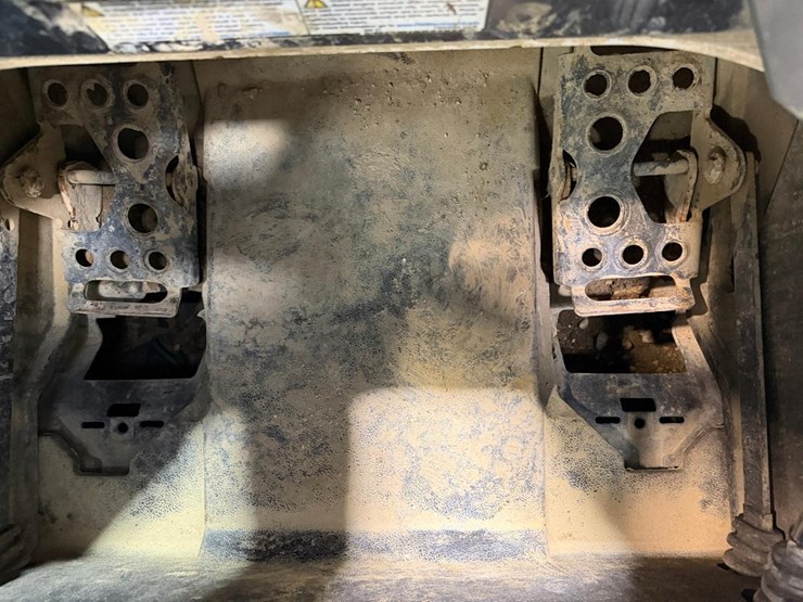 2022-bobcat-t770-image-31