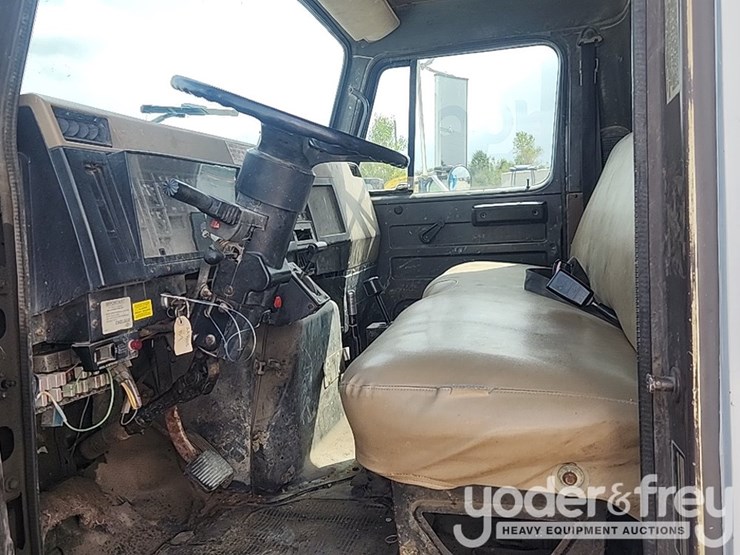 international-4700-image-19