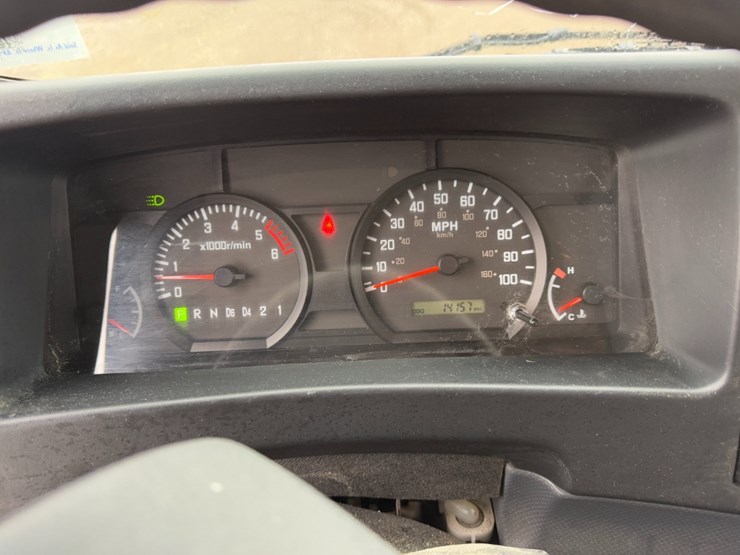 2023-isuzu-npr-image-13