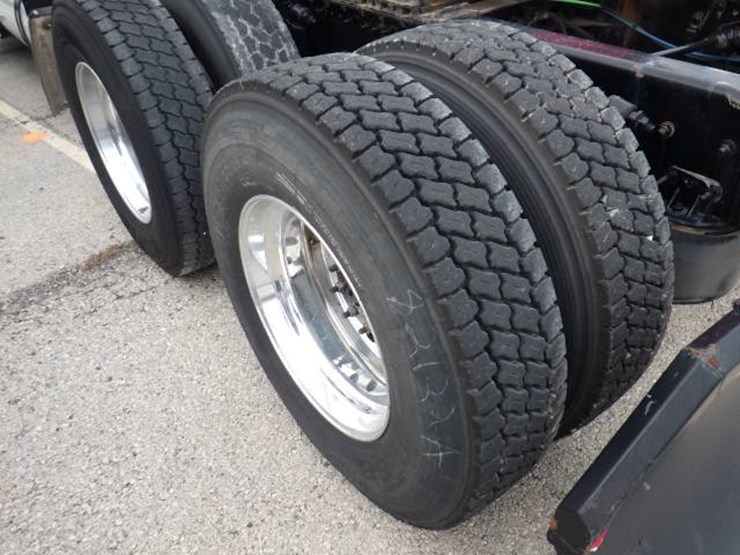 freightliner-cascadia-126-image-14