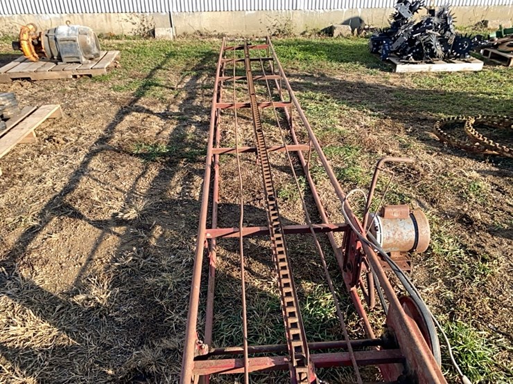 ih-15-bale-elevator-with-motor---16’-image-10