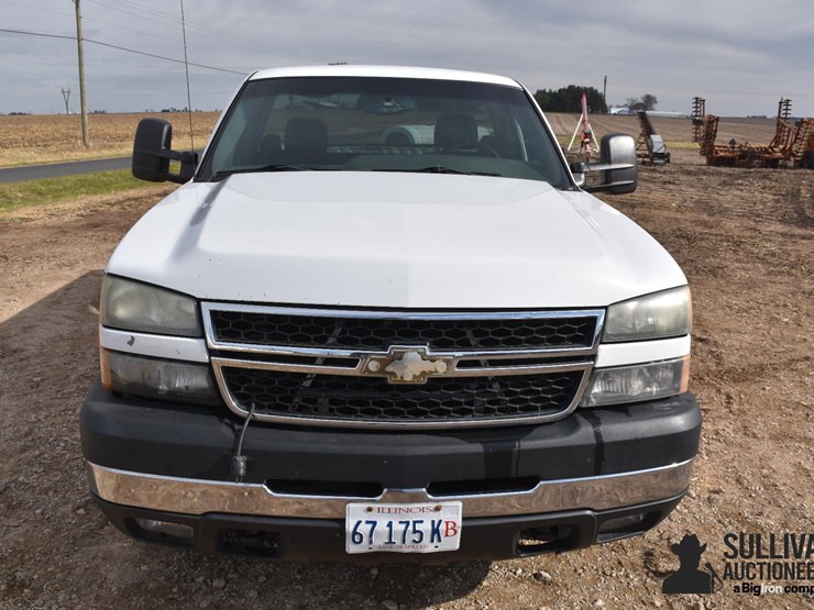 2006-chevrolet-silverado-2500-image-12