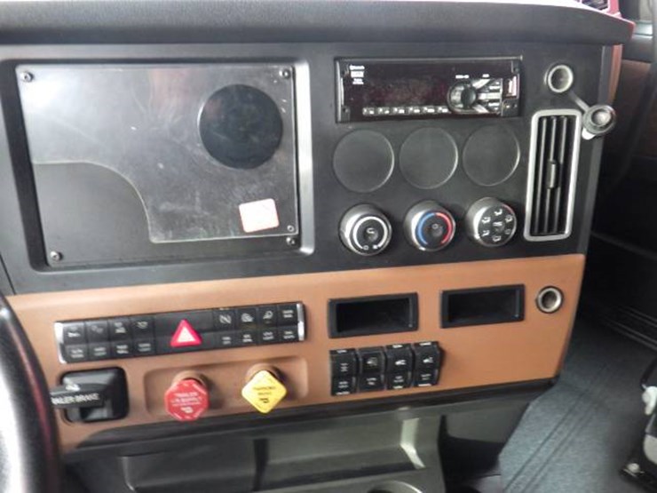 freightliner-cascadia-126-image-19