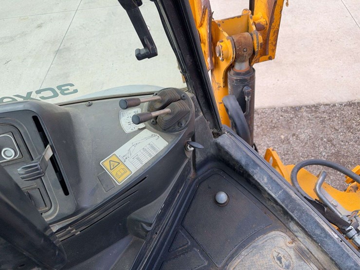 jcb-3cx-image-34